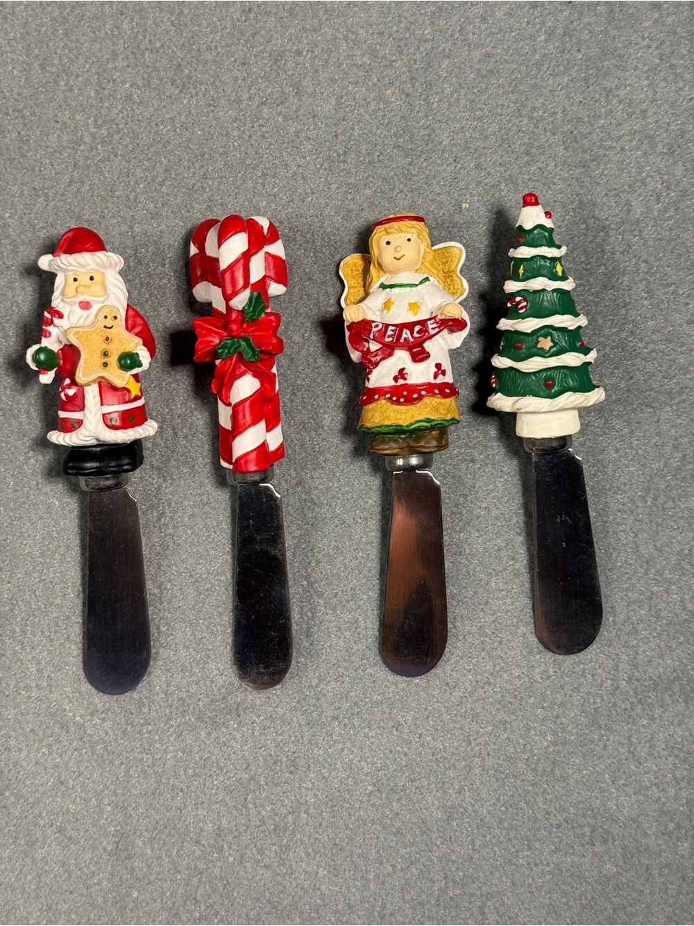 Source Unknown Red, Green, White Christmas Themed Spreader Set